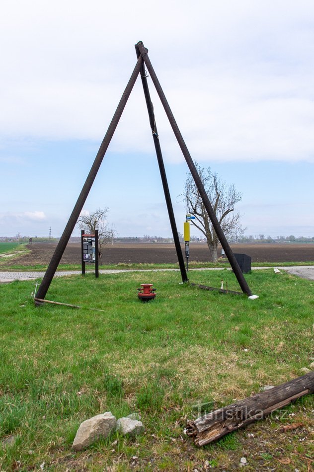 Hodonín, Nesyt - Monumento al primer pozo petrolero