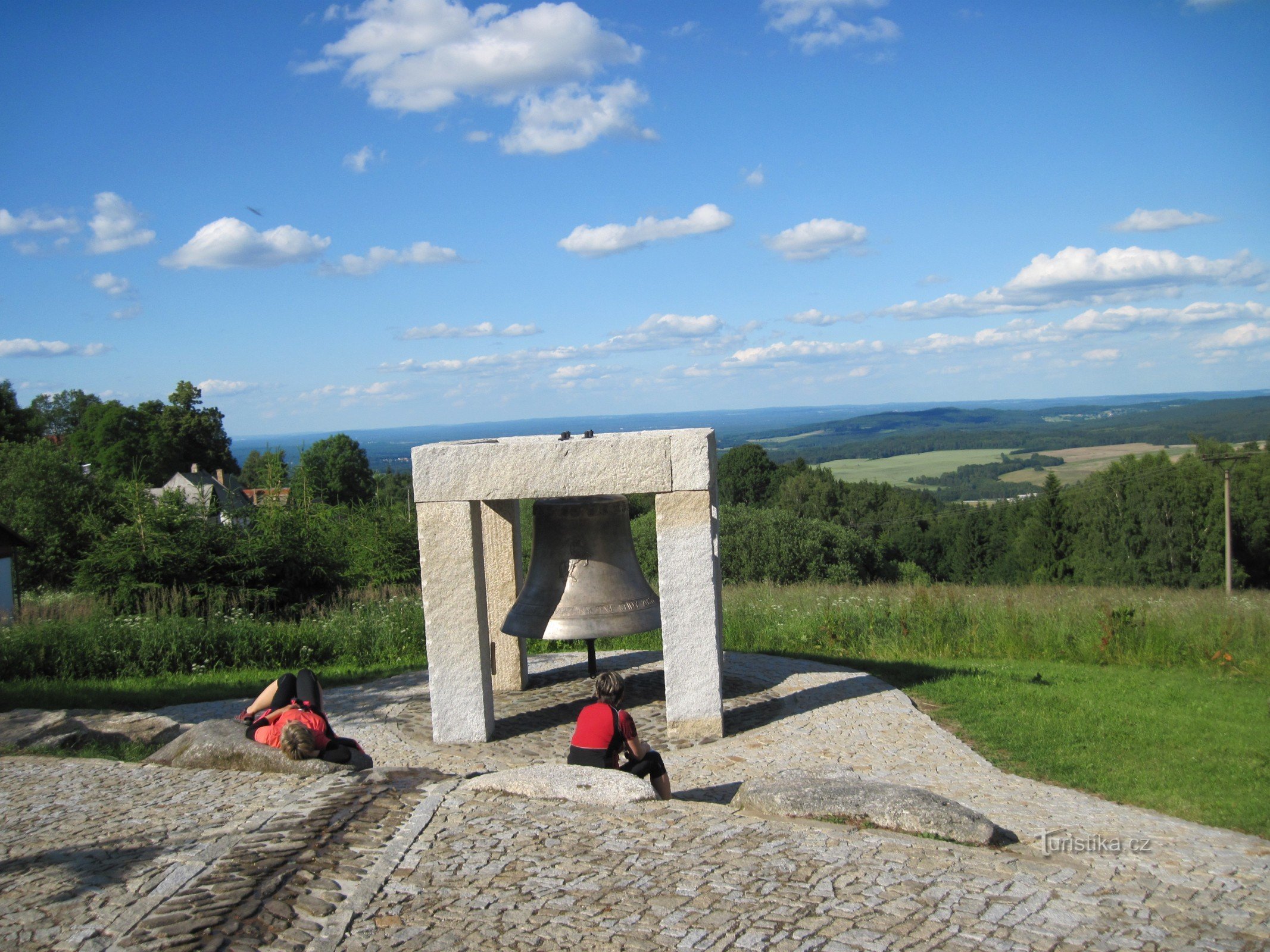 Bogata voda pod Kravjo goro - srečanje meditacijskih zvončkov