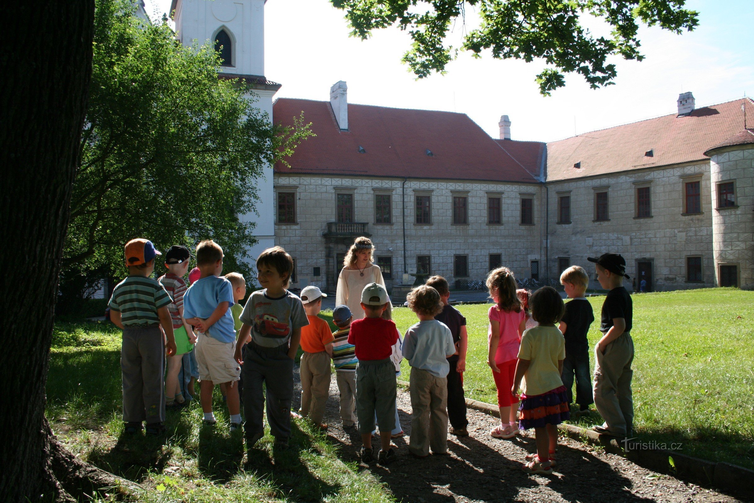 Hallo, hallo, het museum belt de school