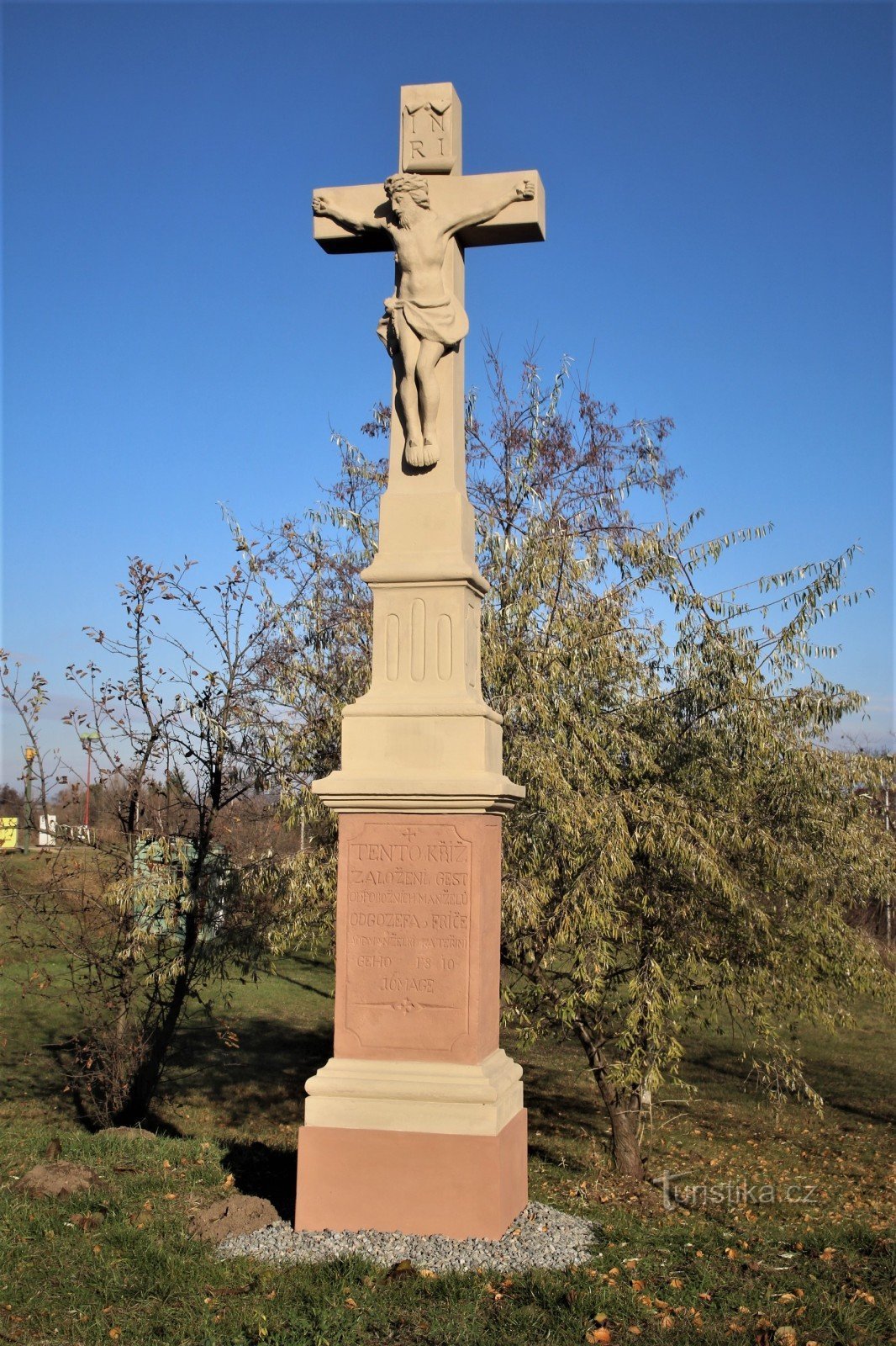 Holasice - stone cross