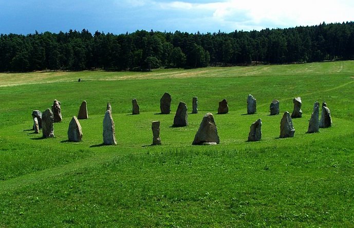 Holasov Stonehenge