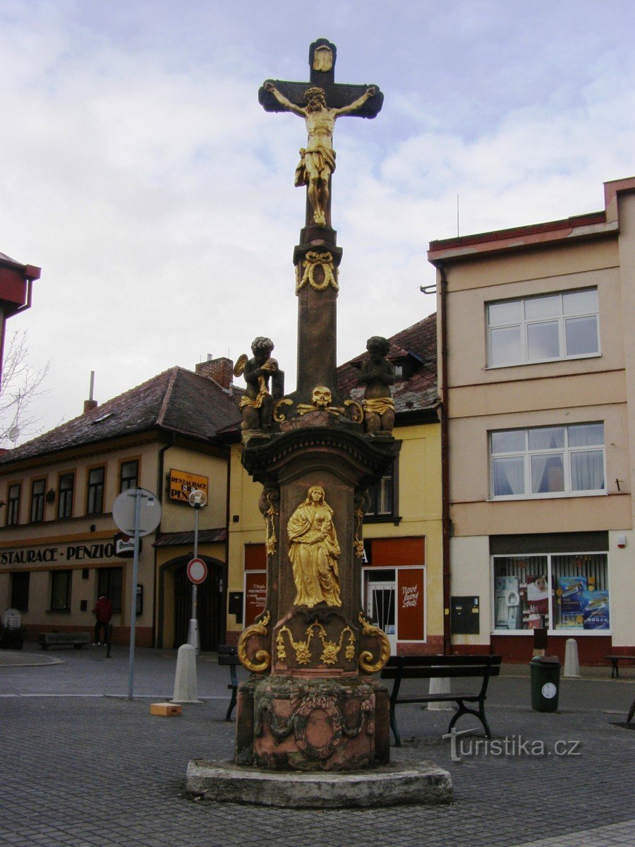 Holice - kamenný kříž