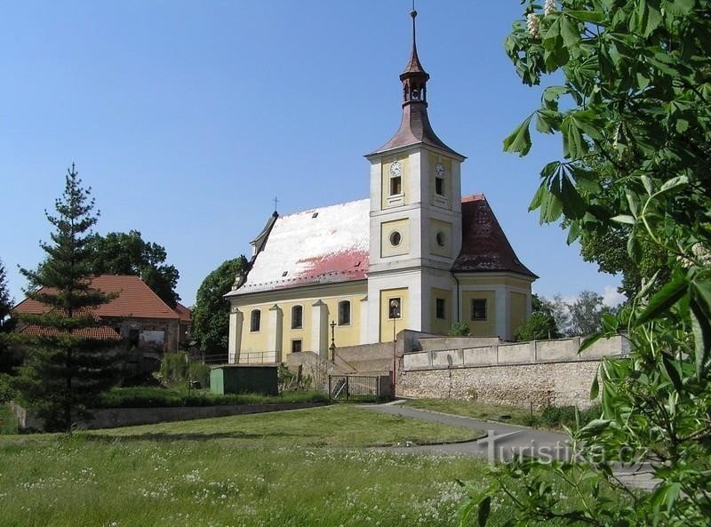 Holohlavy - Pyhän Nikolauksen kirkko. Johannes Kastaja, valokuva Přemek Andrýs