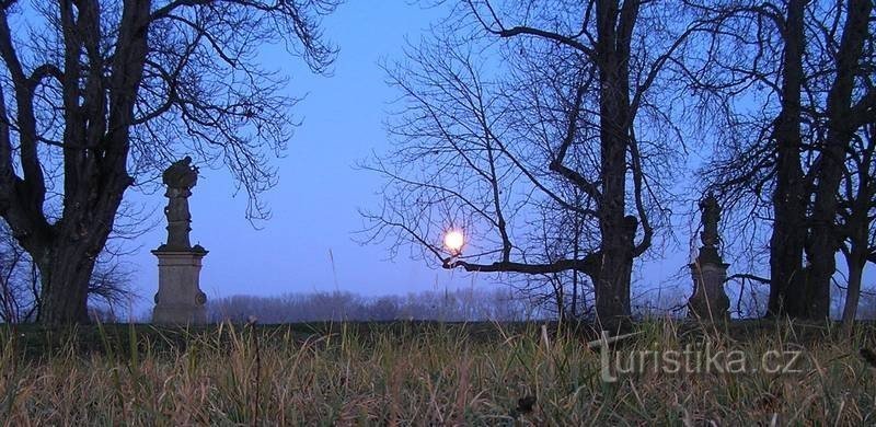 Лисі голови - статуї, том. Пані Марії та св. Ян Непомуцький (фото Přemek Andrýs)