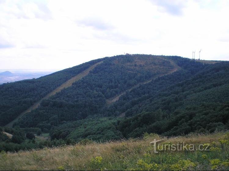 Bouřňák 山：从 Vitíška 看