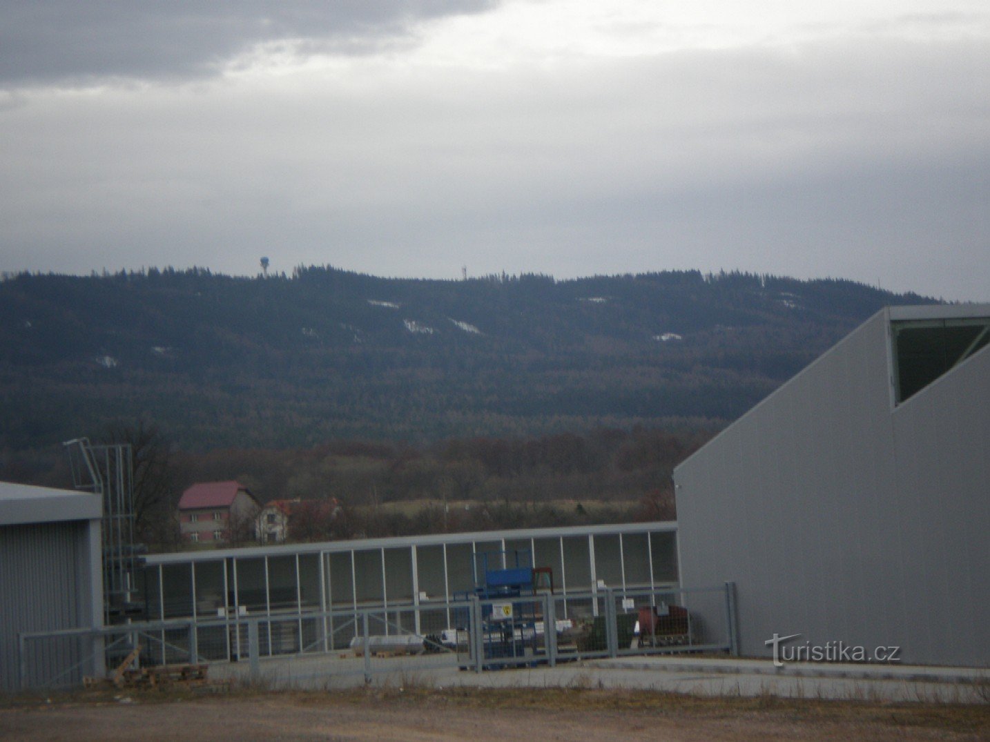 Bjerget Písek (691m) fra Hostomice