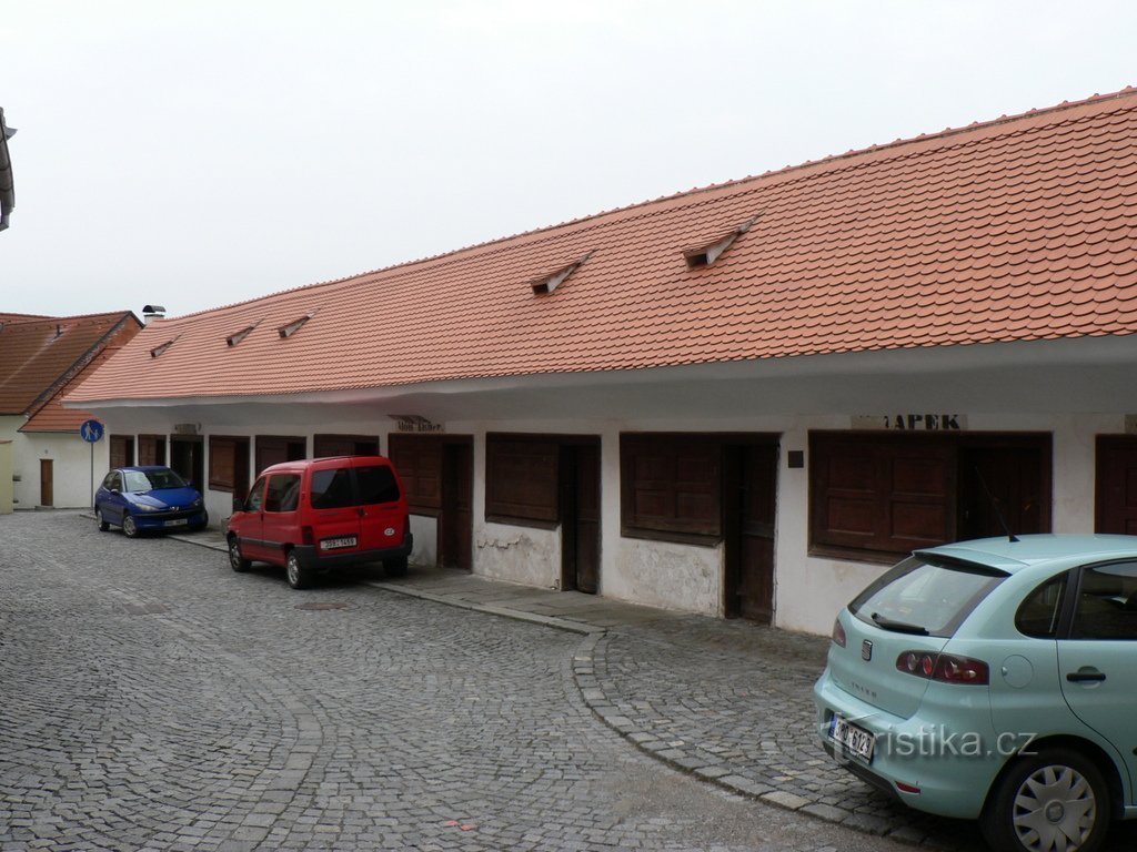 Horažďovice, Húsboltok a Hradební utcában