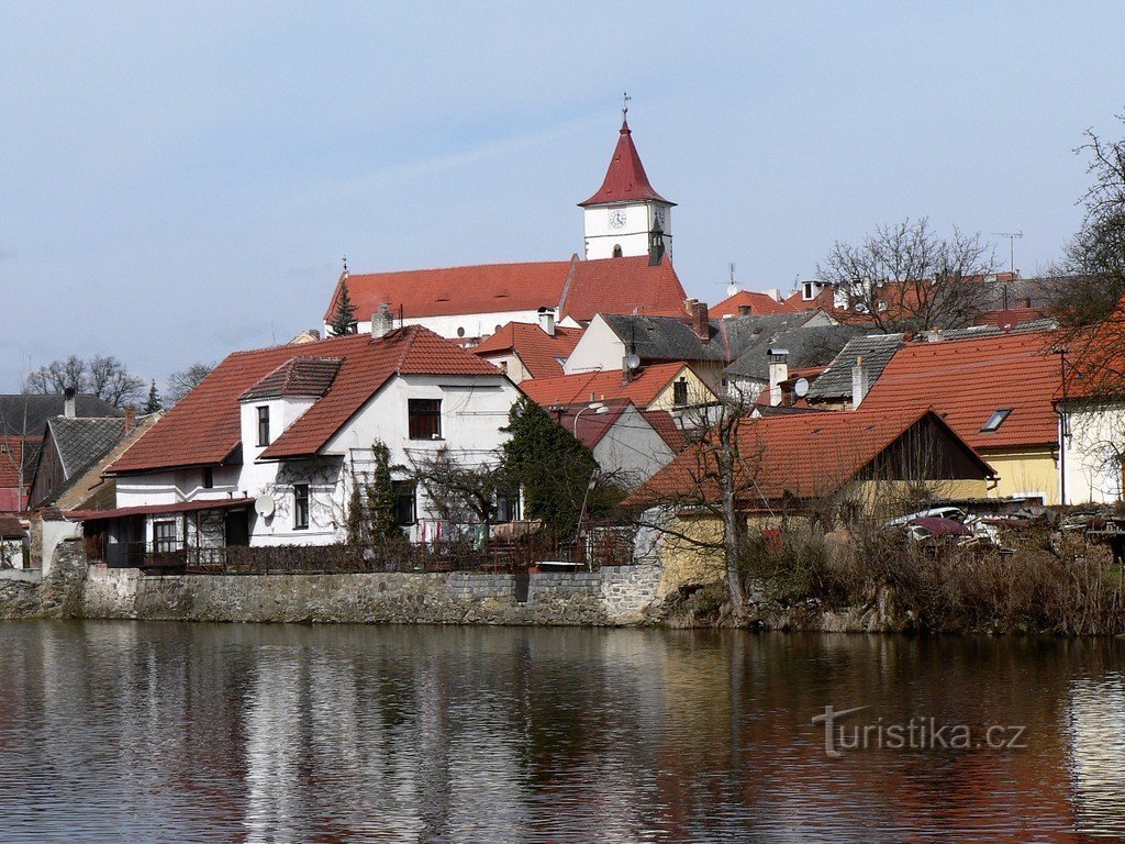 Horažďovice, näkymä kaupunkiin Otava-joelta