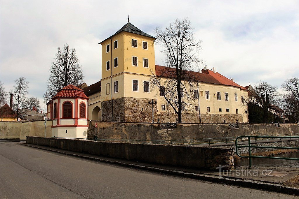 Horažďovice, Blick auf die Burg von NW