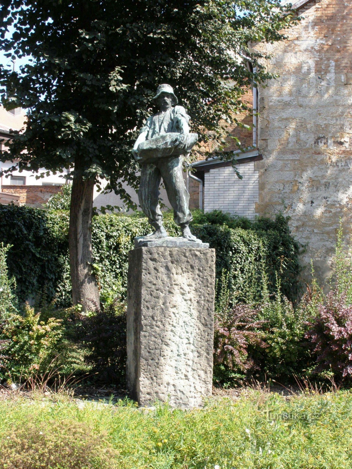 Hořice - staty av mannen av arbetet