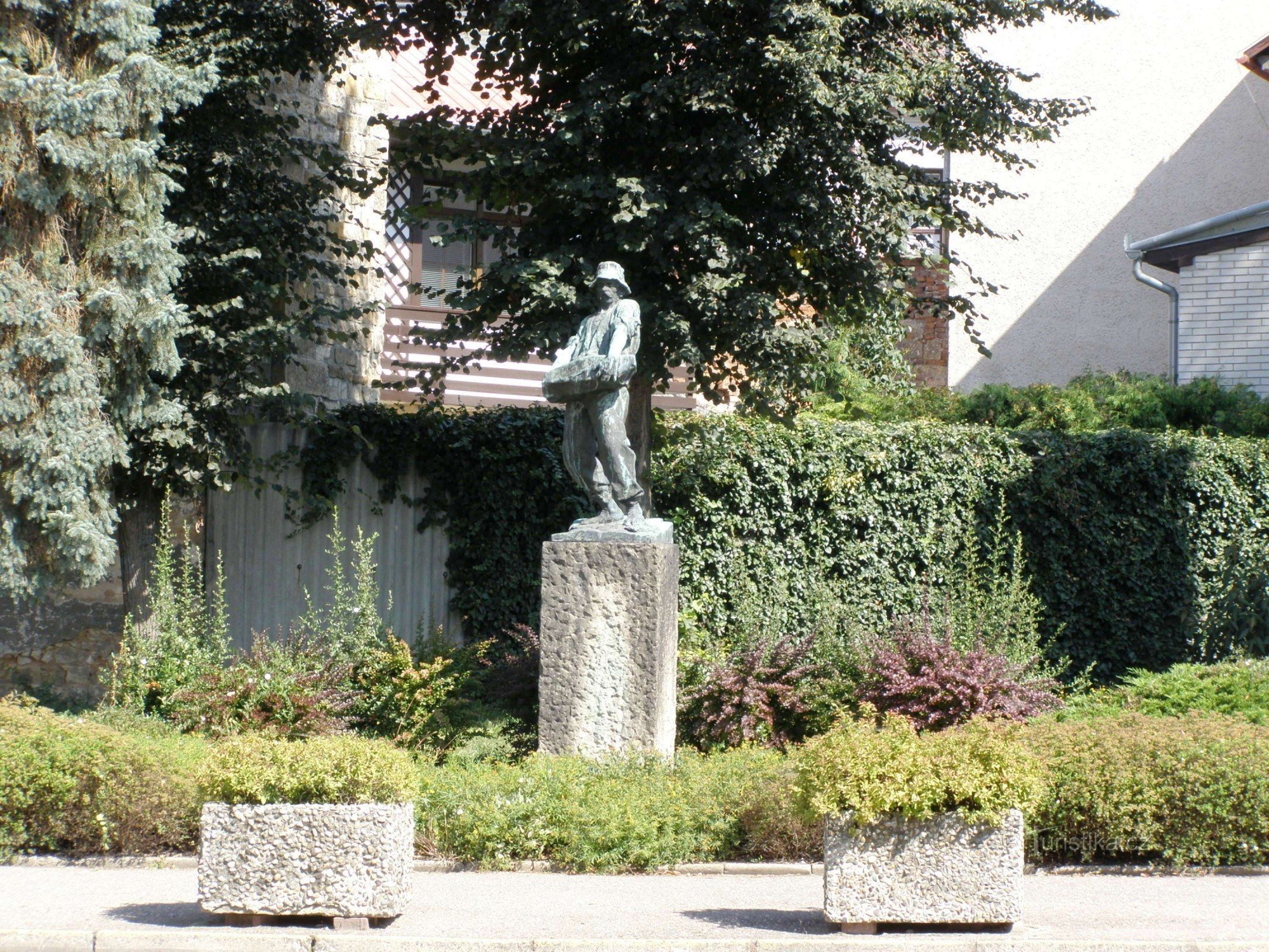 Hořice - estatua del Hombre de Trabajo