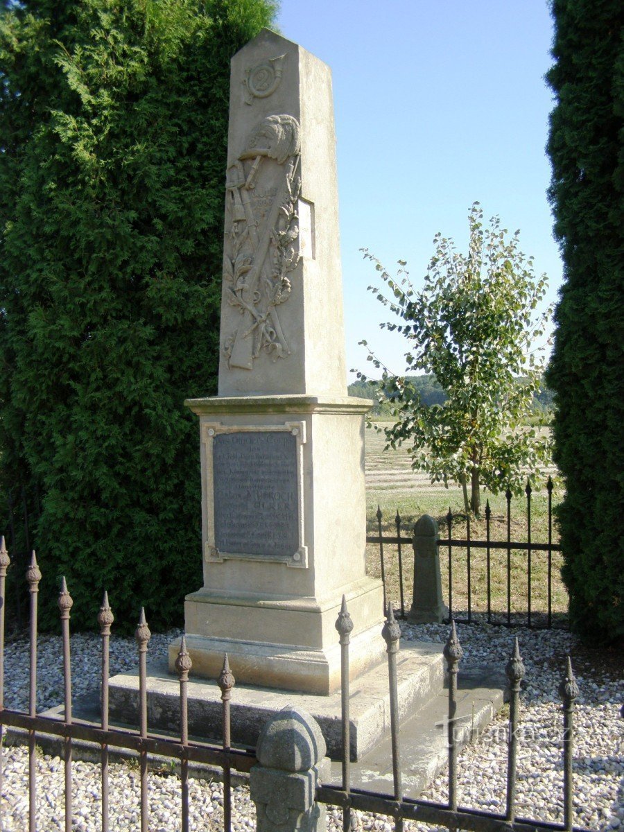 Hořiněves - monument från slaget 1866