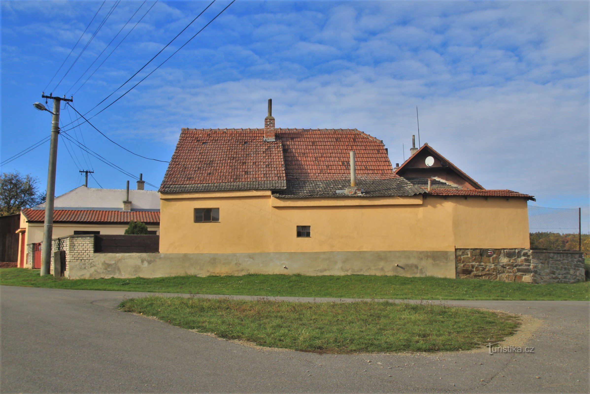 The upper part of the settlement at the crossroads