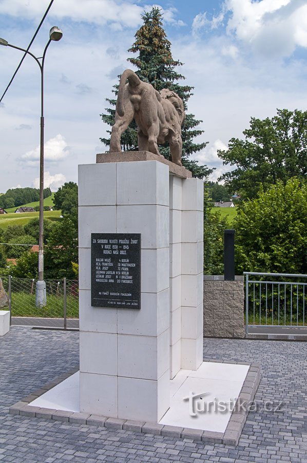 Horní Čermná - Đài tưởng niệm chiến tranh