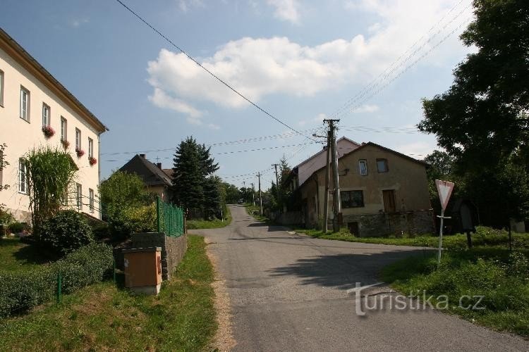 Horni domoslavice: village