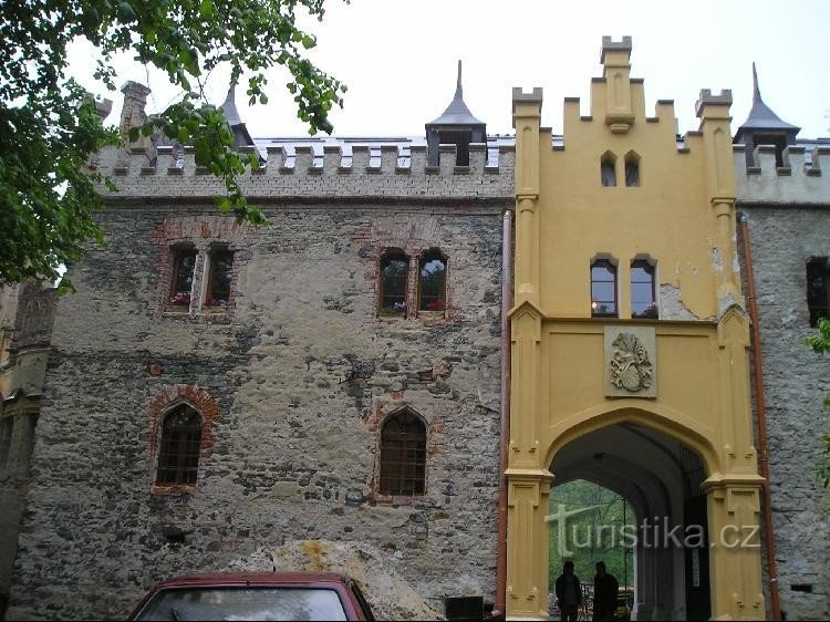 Castello Superiore, ingresso