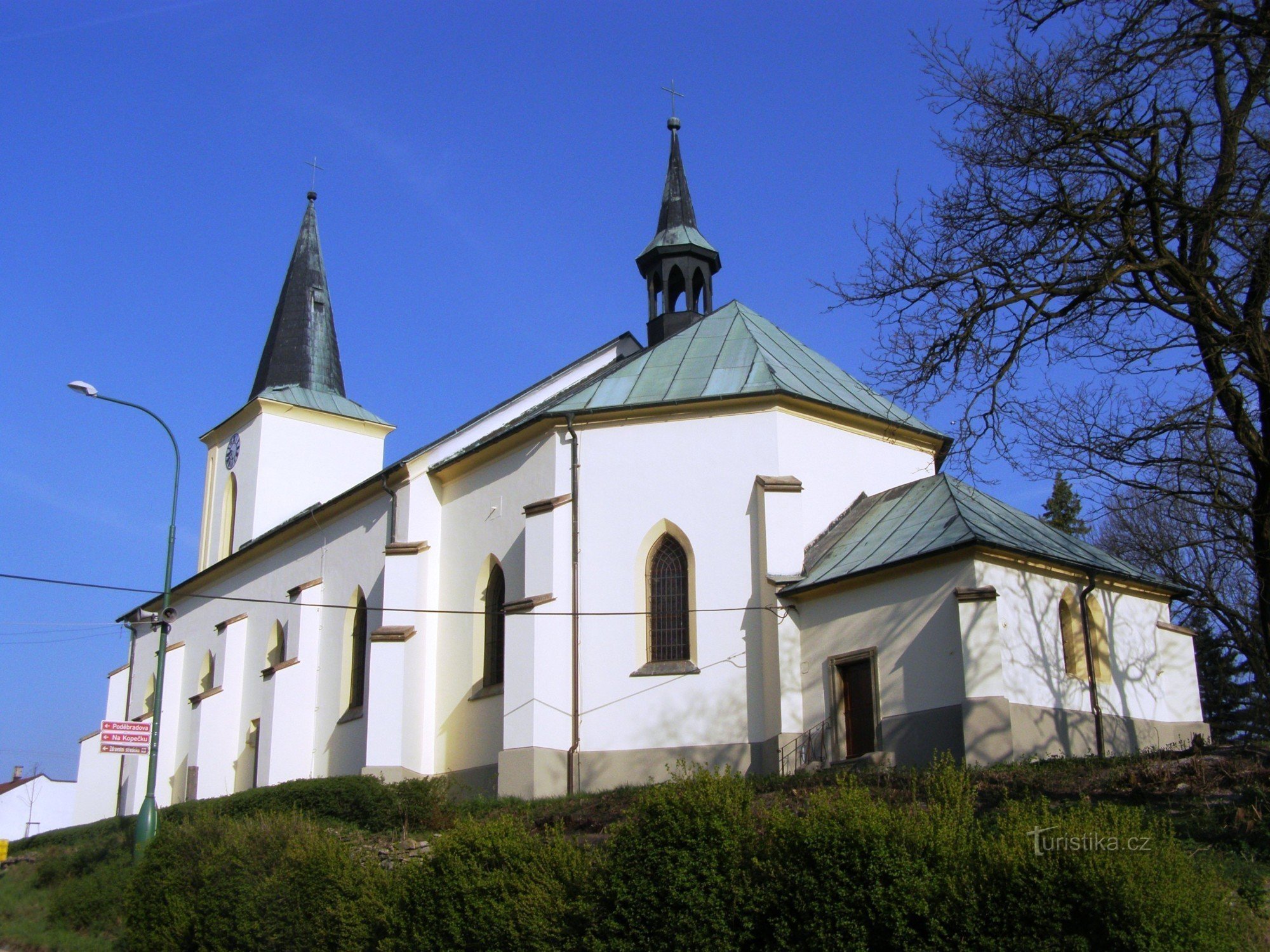 Horní Jelení - kostel Nejsvětější Trojice