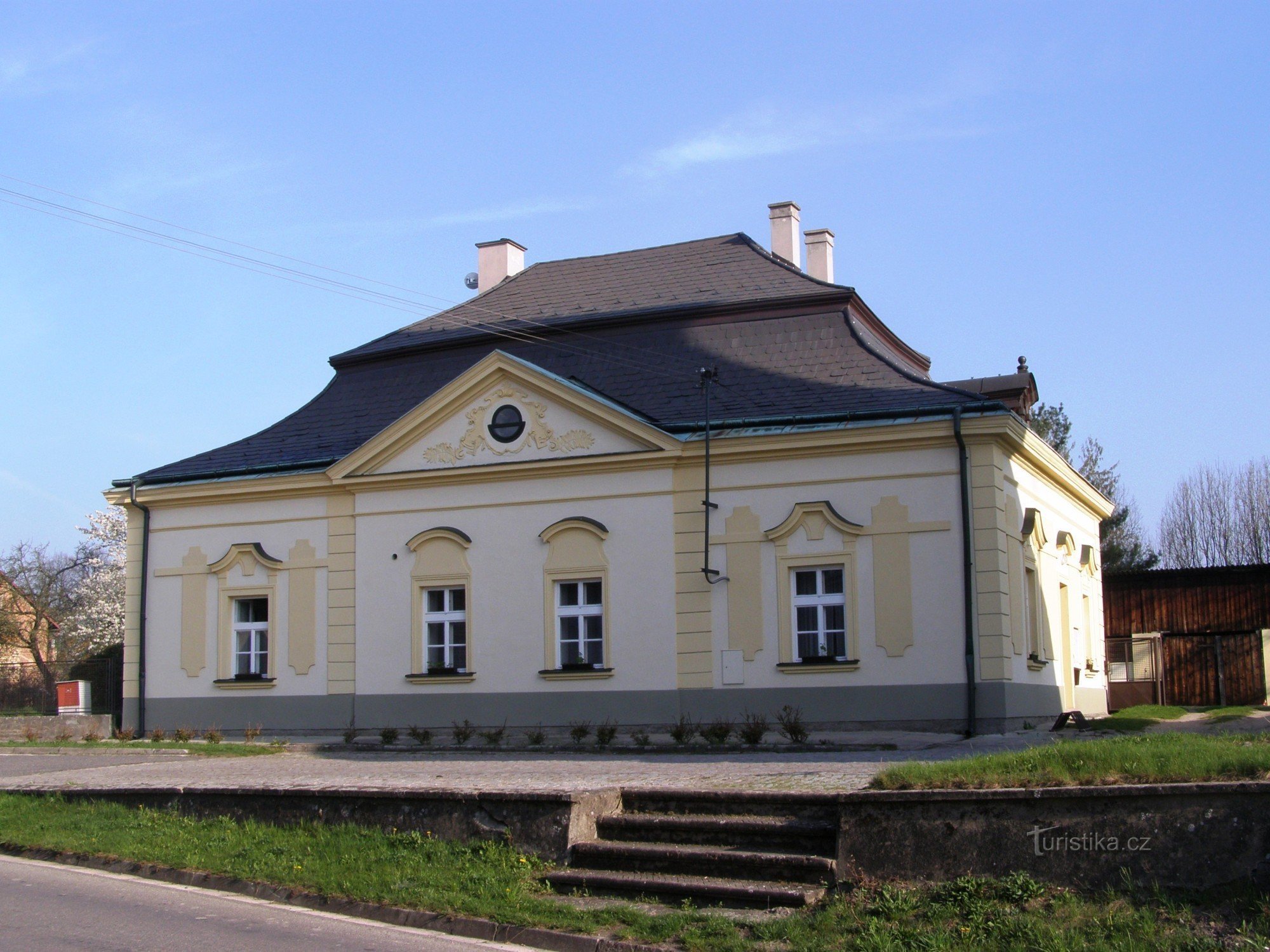 Horní Jeléní - Cerkev Svete Trojice, župnišče