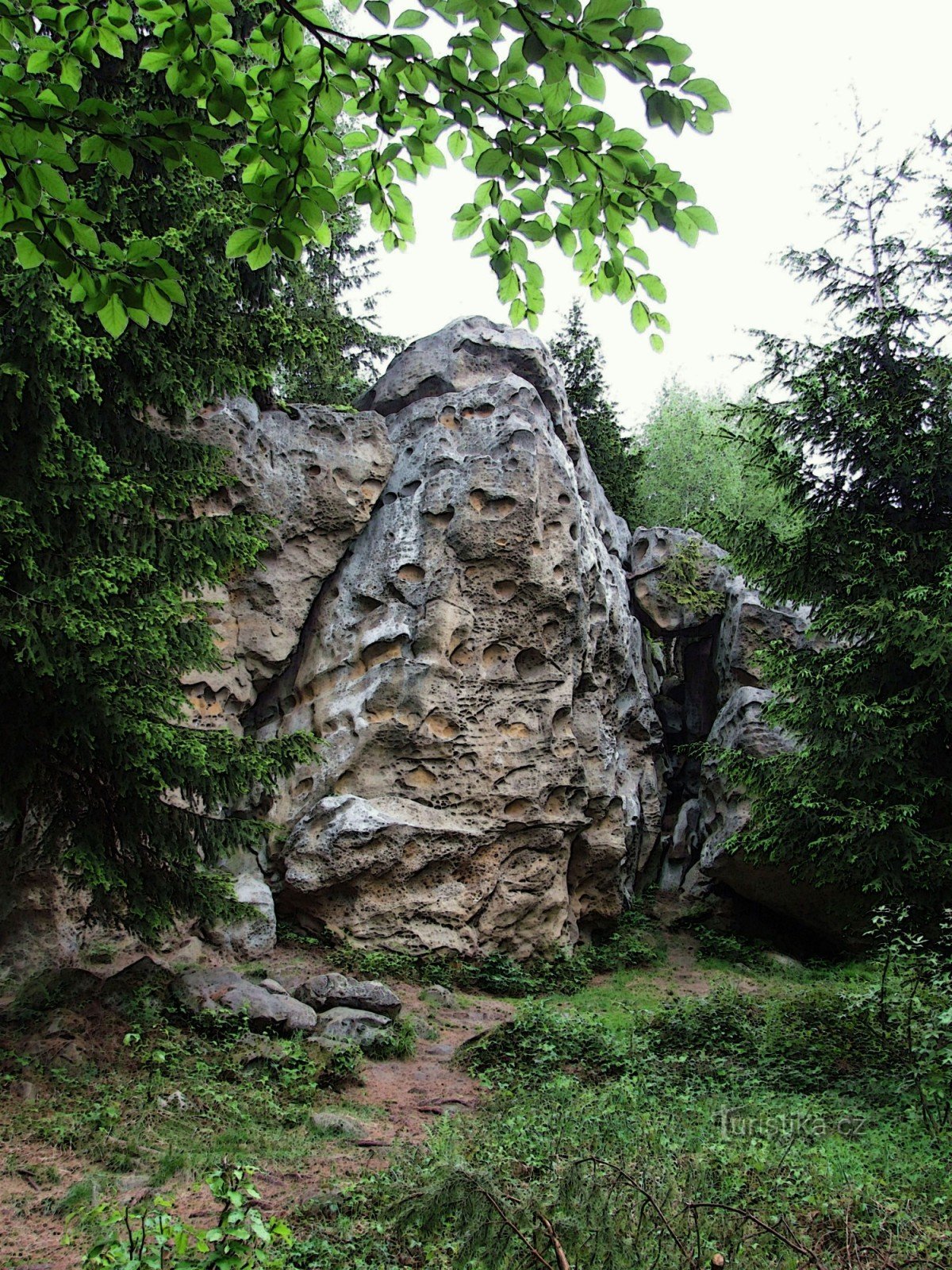 Övre Lačnov-klipporna
