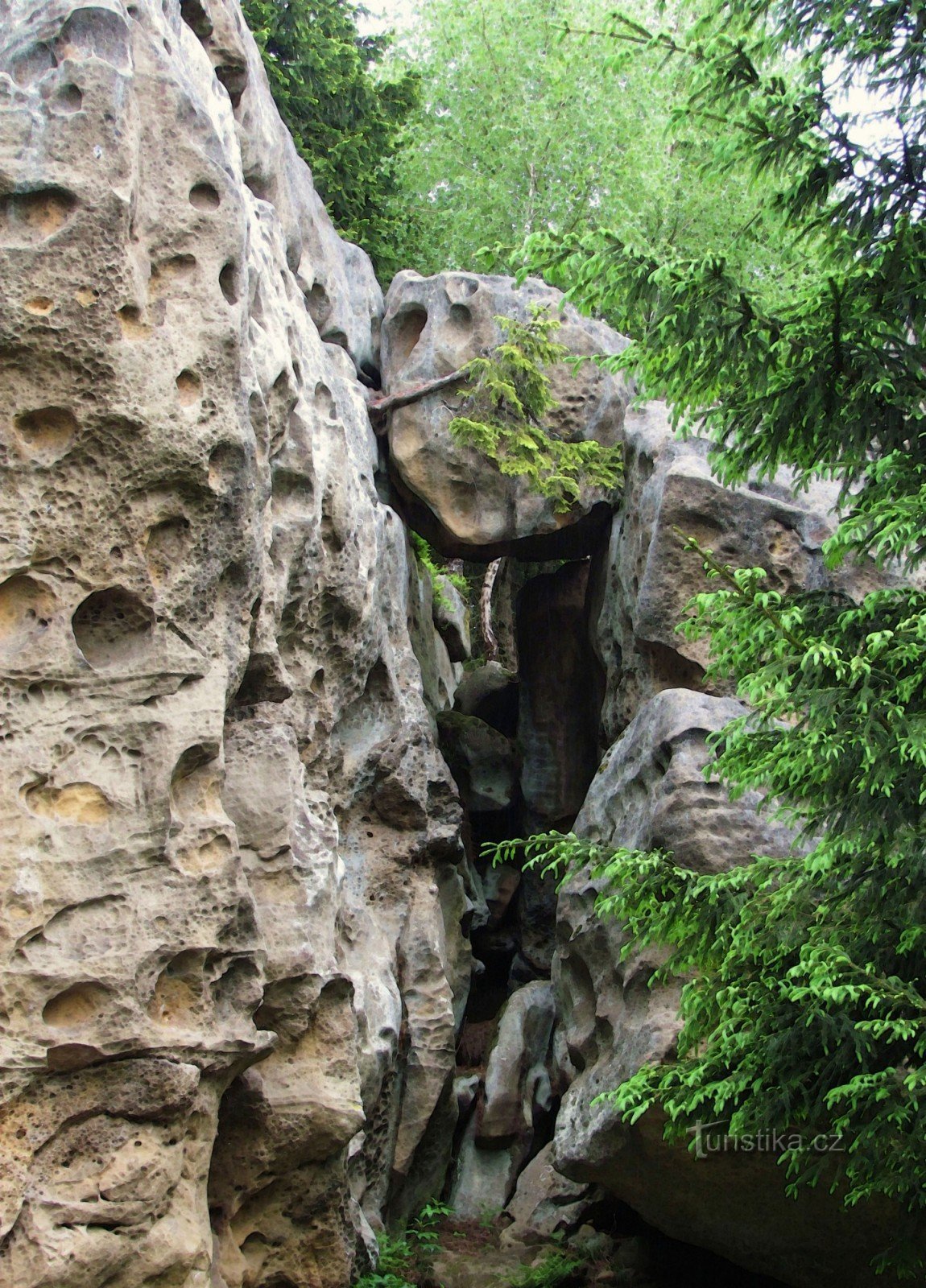 Övre Lačnov-klipporna