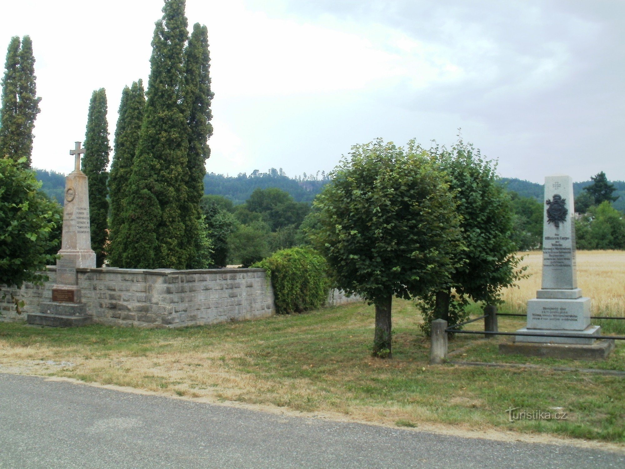 Horní Lochov - monumentos à batalha de 1866