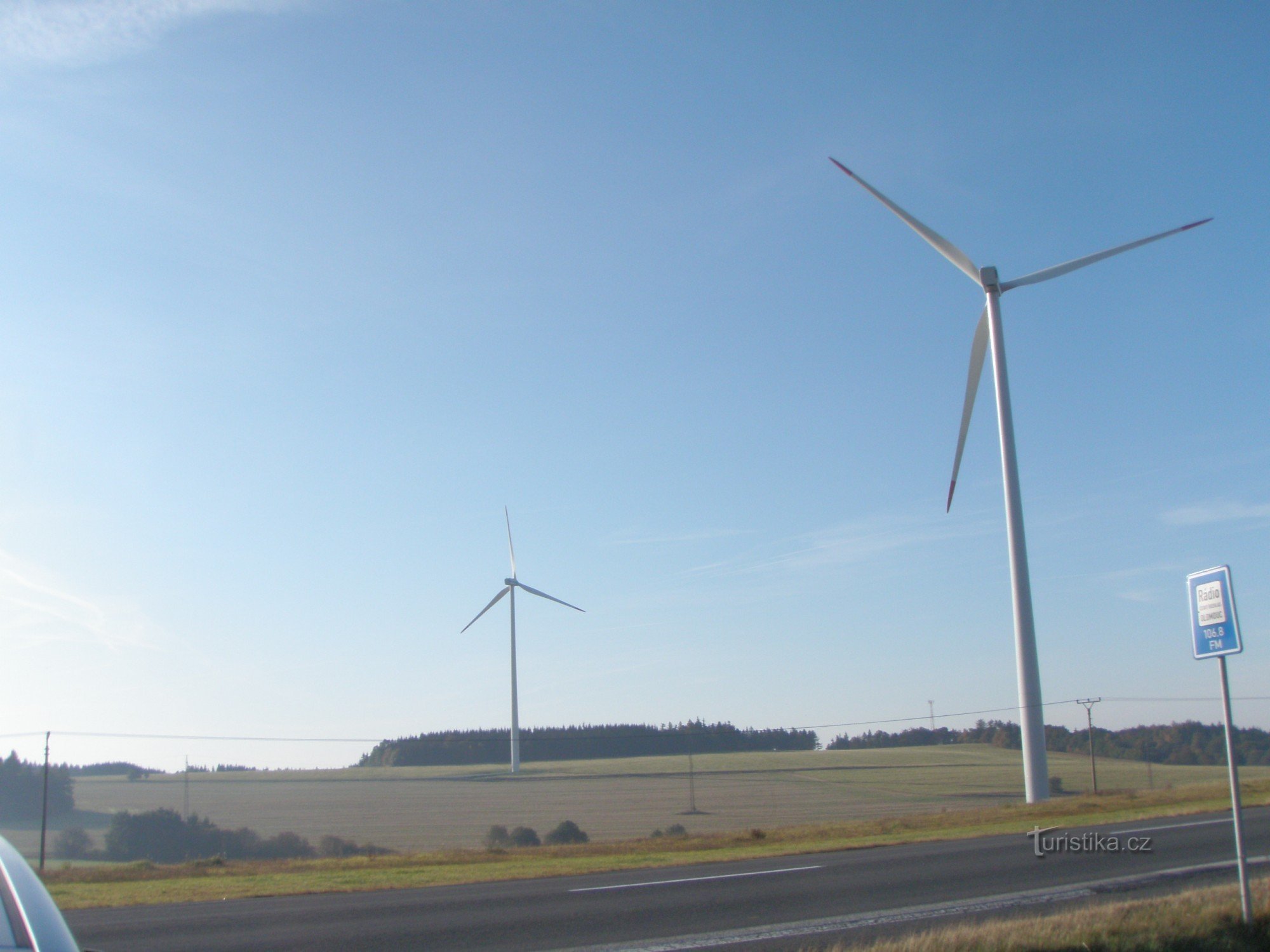 Horní Loděnice (onderdeel van Nové Dvorka), windmolens over de weg I/46 (Lipina - Horní Loděnice)