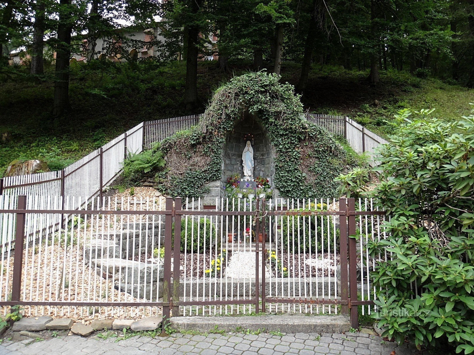 Cueva superior de Lomná de Nuestra Señora de Lourdská