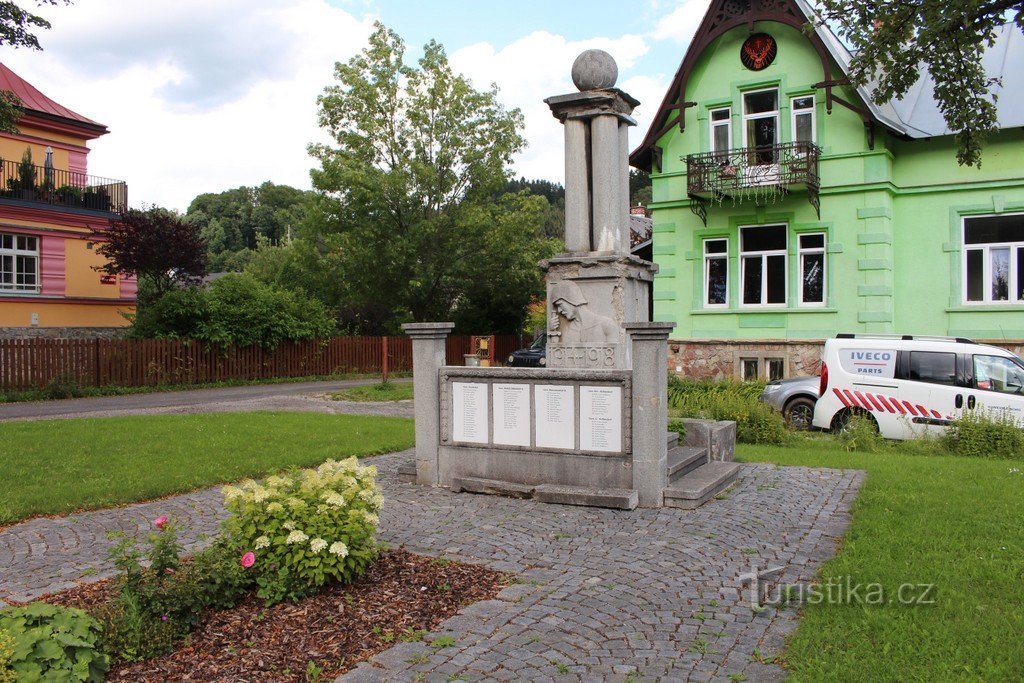 Horní Maršov, monument over de faldne