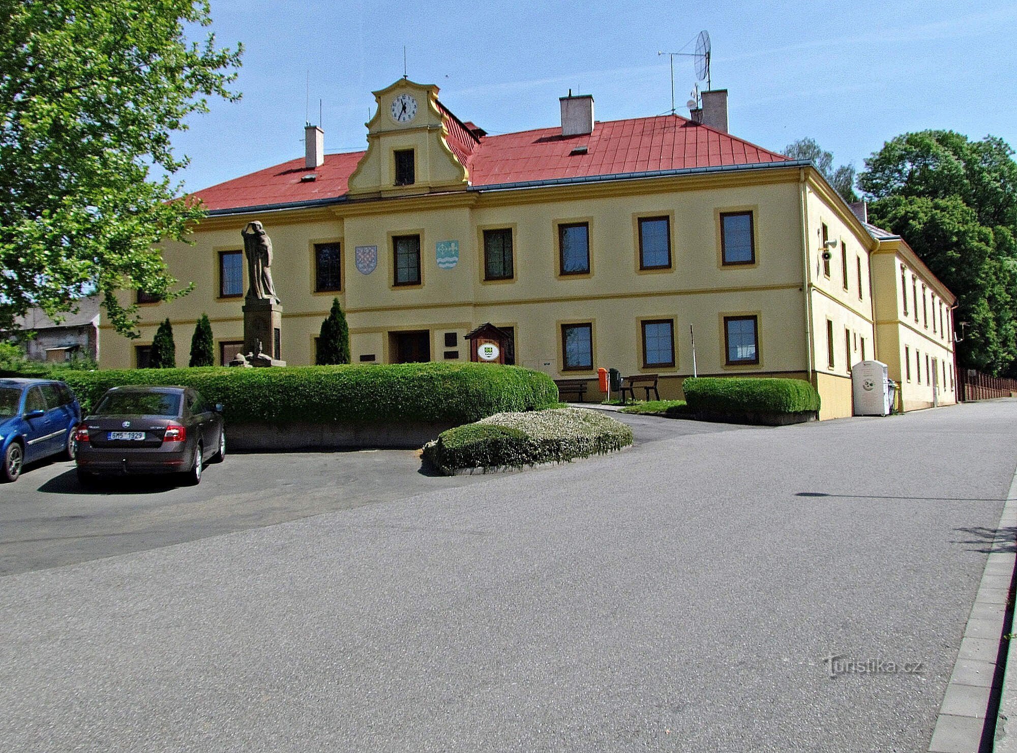 Horní Moštěnice - dvorac i park