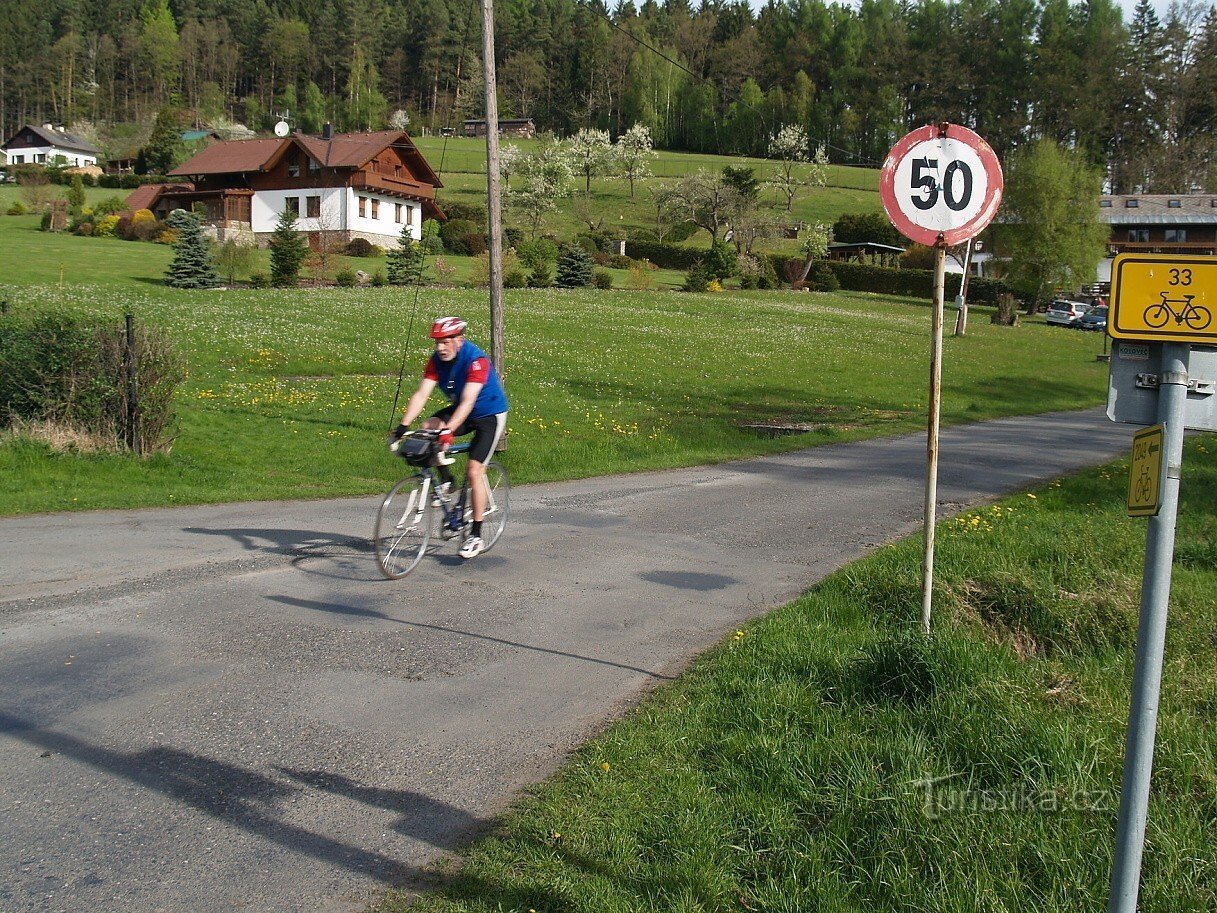 Horní Polánka și un biciclist
