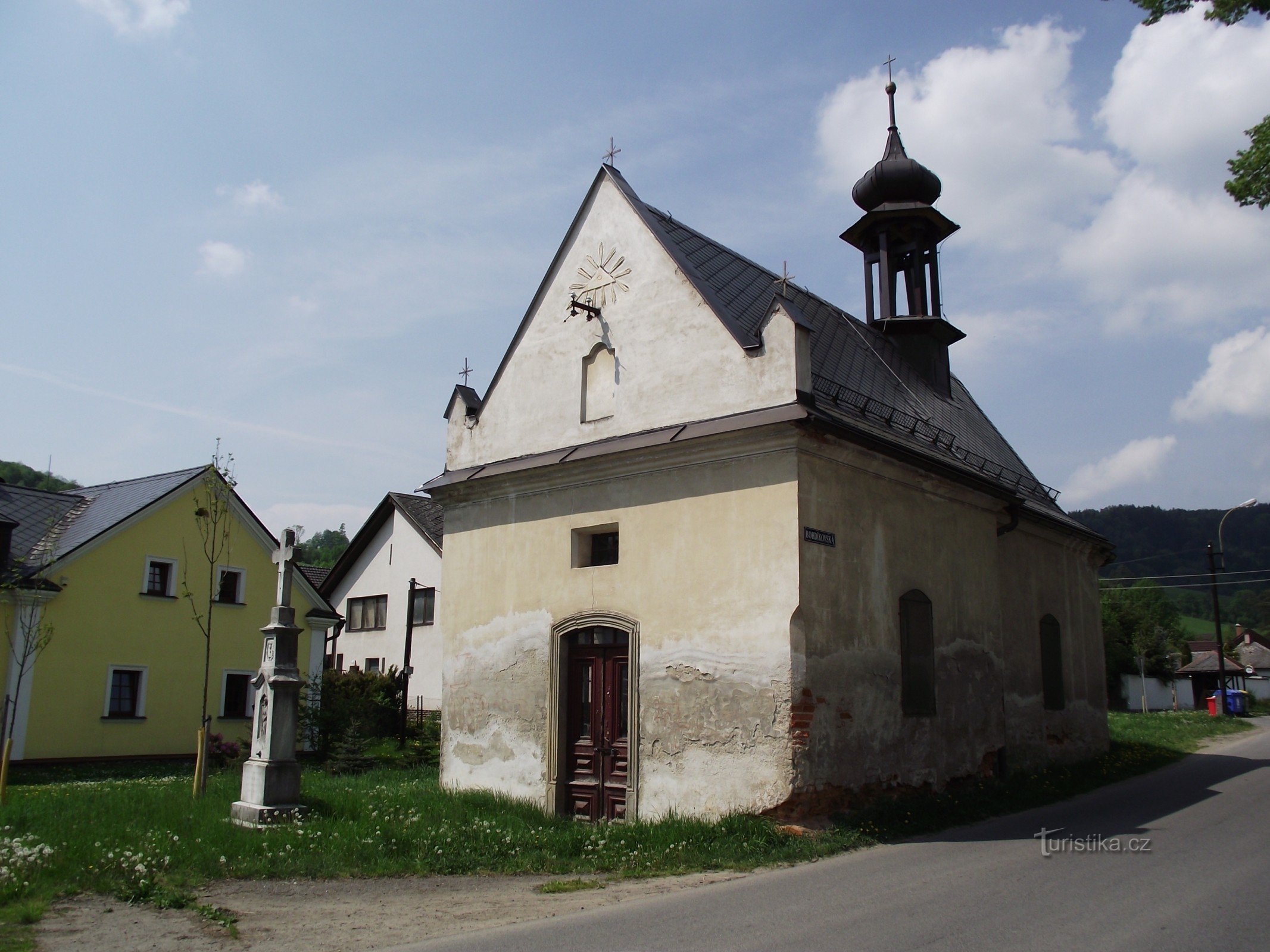 Horní Temenice – Pyhän Nikolauksen kappeli. Anne