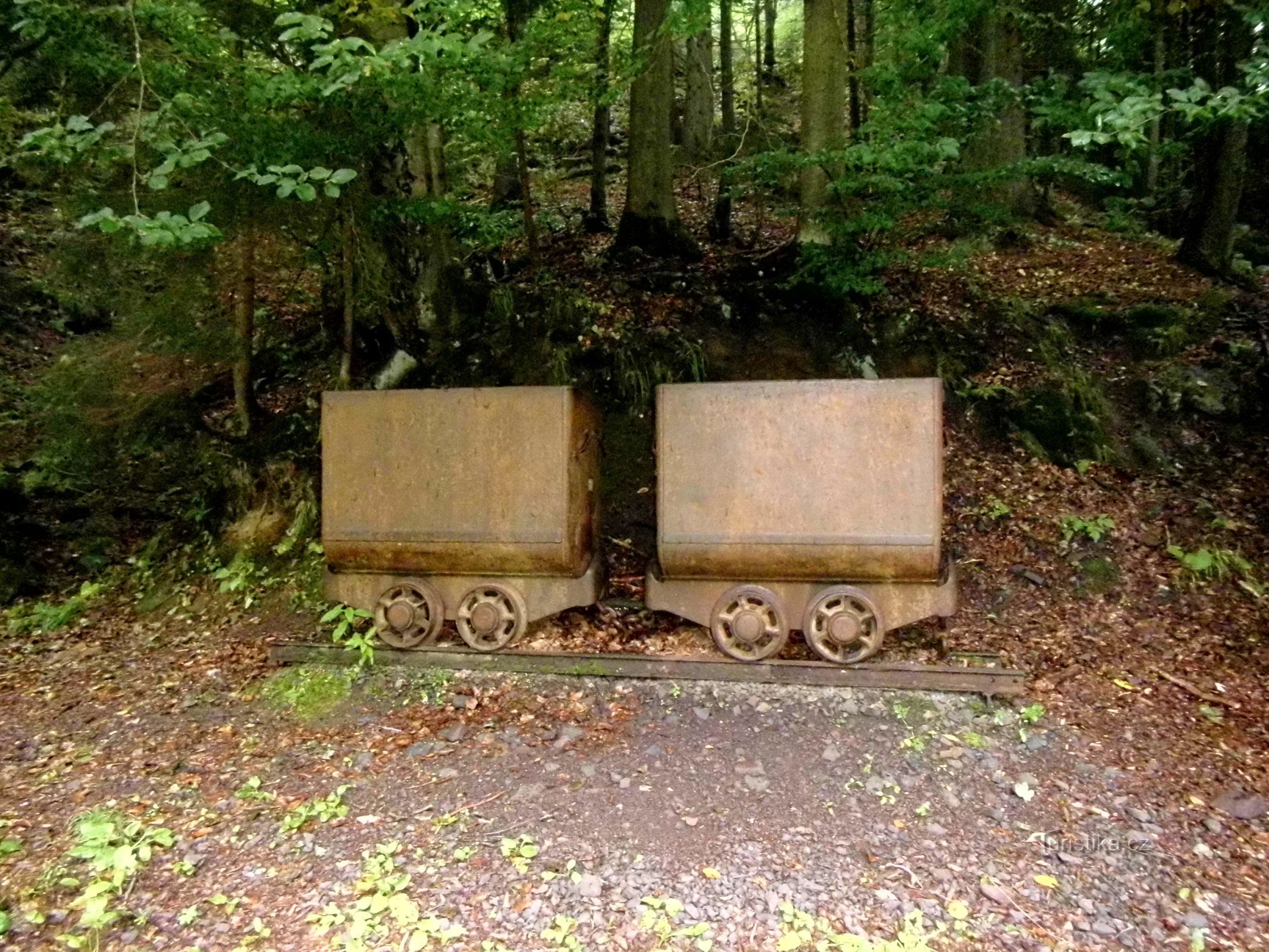 By mining road from Černý Dol to Černý Dol