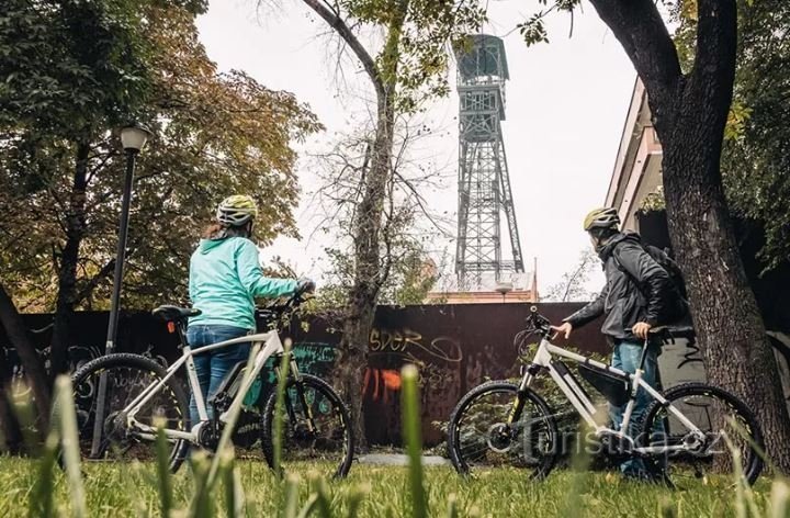 Hornický příběh Ostravy na elektrokole