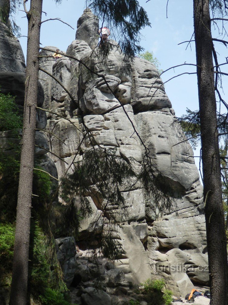 Escaladores de roca a la izquierda