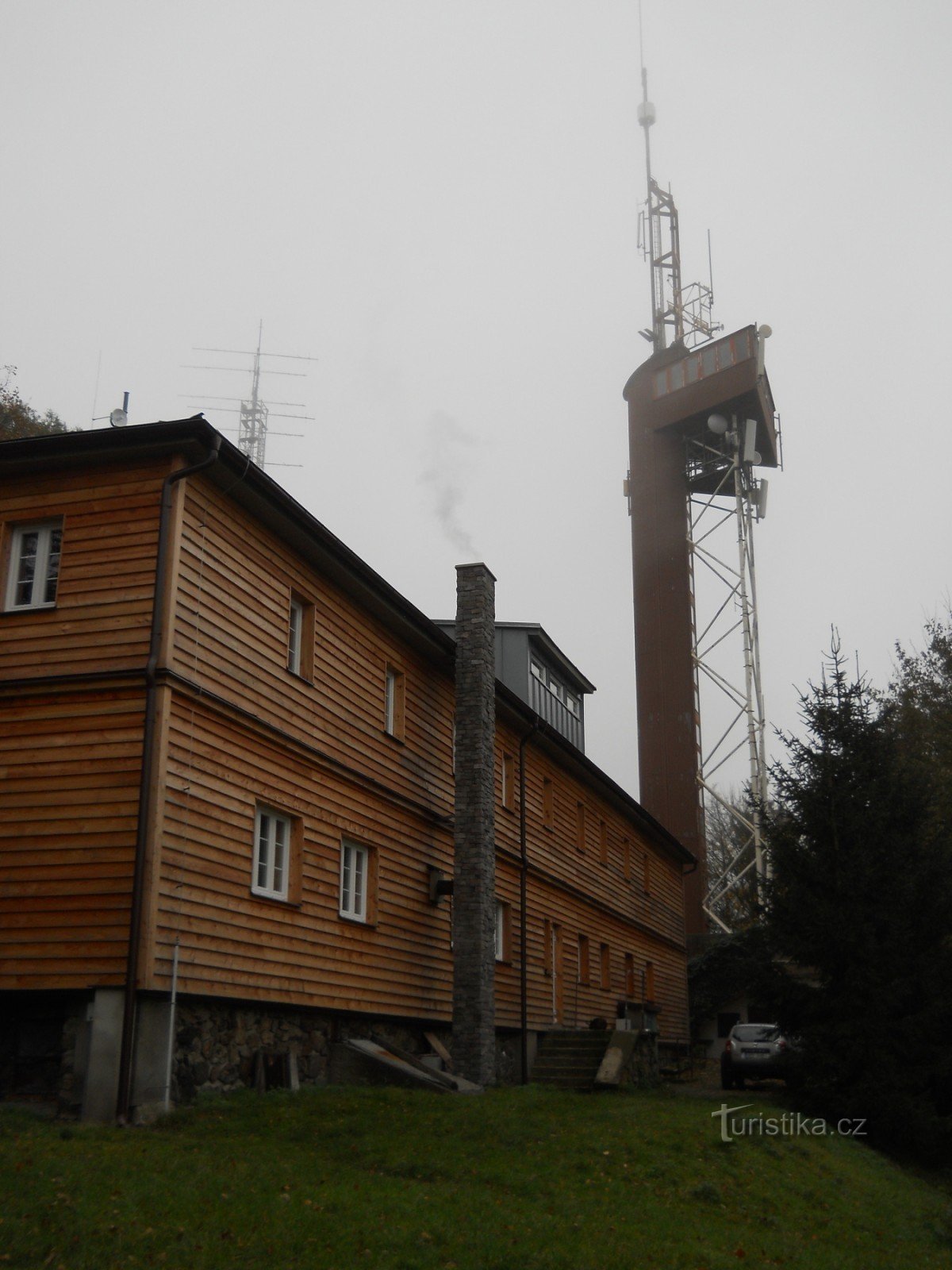 Cabana de munte Koráb cu turn de veghe