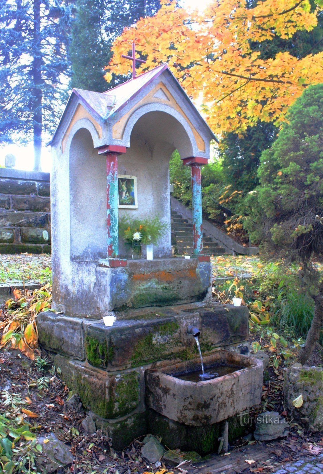 Montañas cerca de Česká Třebová - bien debajo de la capilla