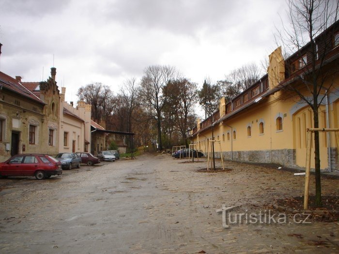 Fabbricati agricoli adiacenti al castello