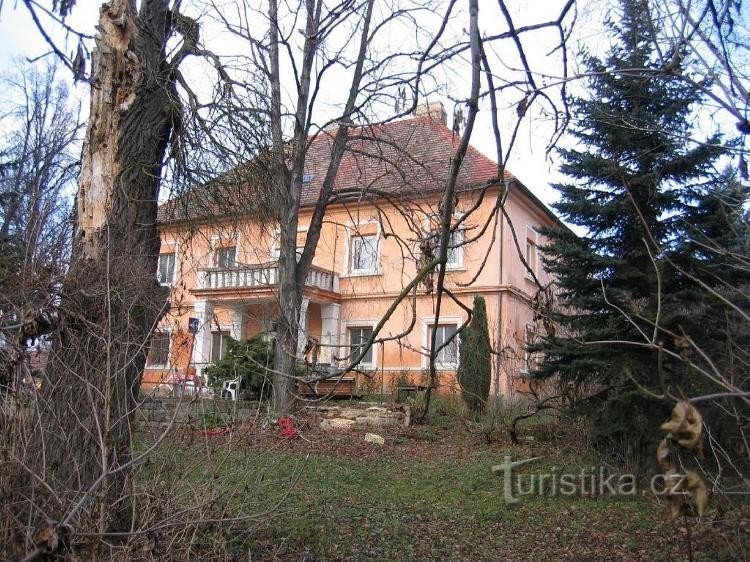 Hospozín: Blick auf die Burg von Süden