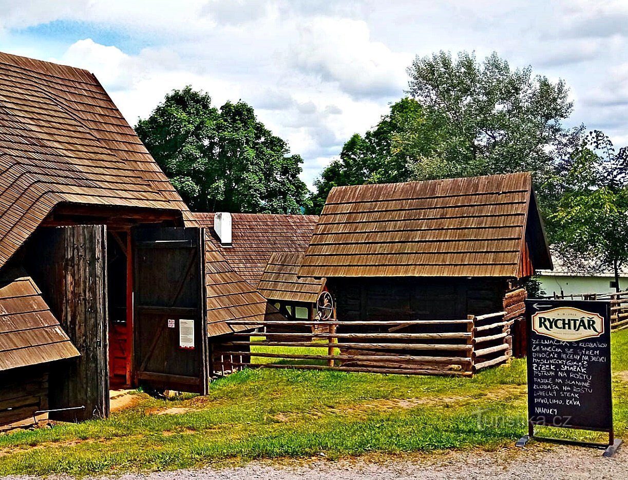 Pub Na vajmenku in het openluchtmuseum Veselý Kopec - in Bohemen