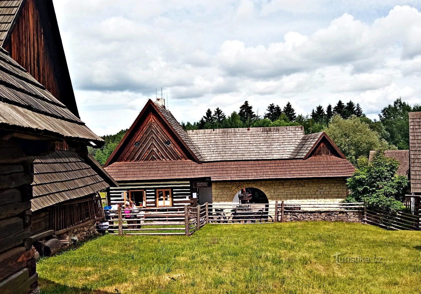 Pub Na vajmenku in het openluchtmuseum Veselý Kopec - in Bohemen