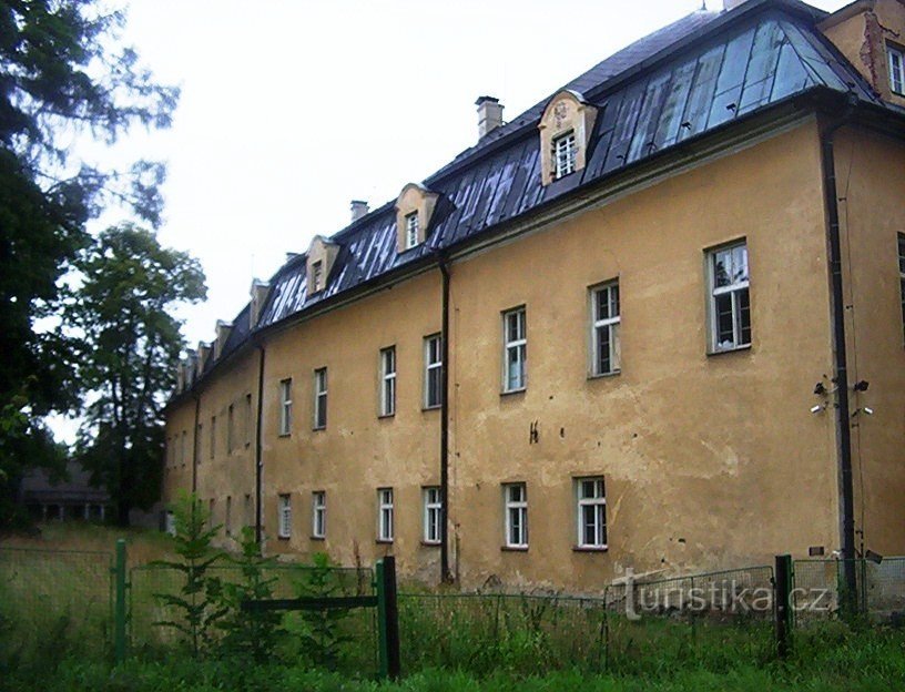 Hošťálkovy-linna-länsi, puutarhan julkisivu-Kuva: Ulrych Mir.