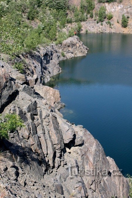 Hostěradice - cava di fossa - particolare delle pareti rocciose