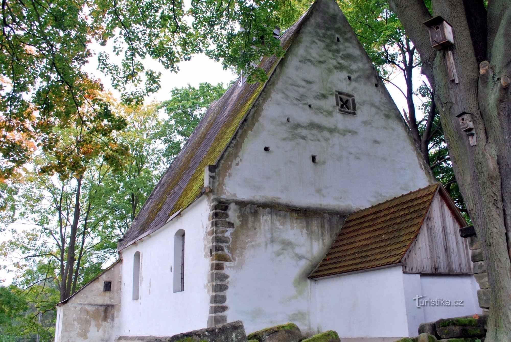 Hostíkovice - den äldsta sakrala byggnaden i Českolipsk