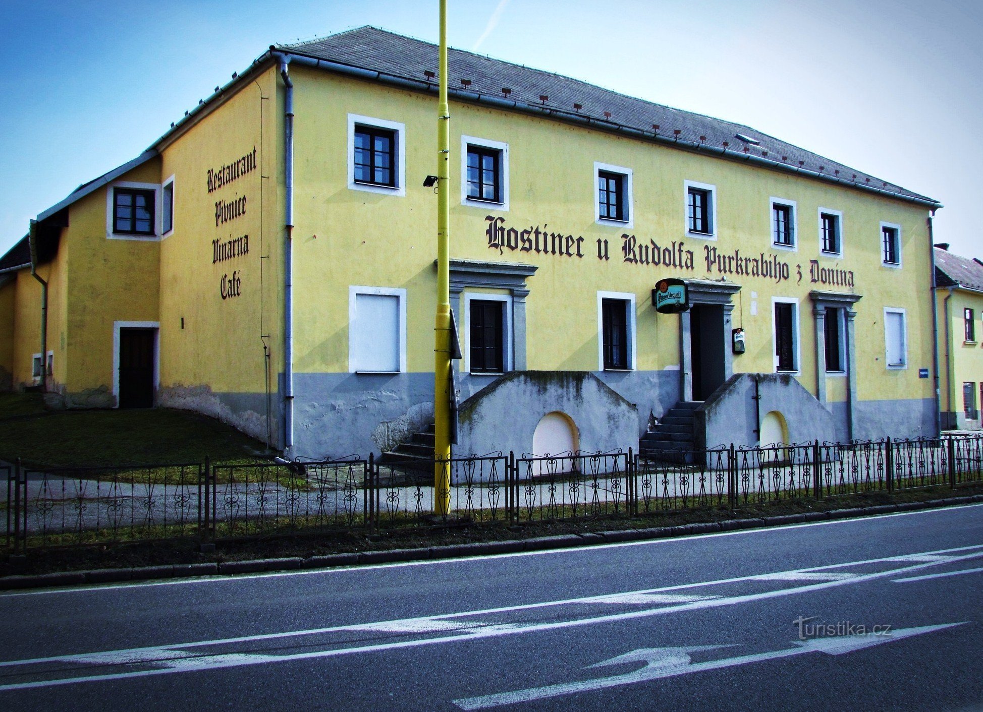 Inn - Men's House In Tlumačov