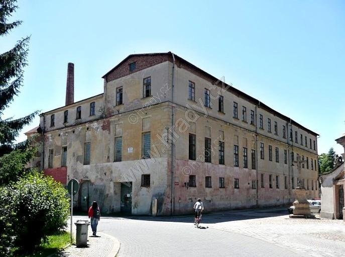Hostinné