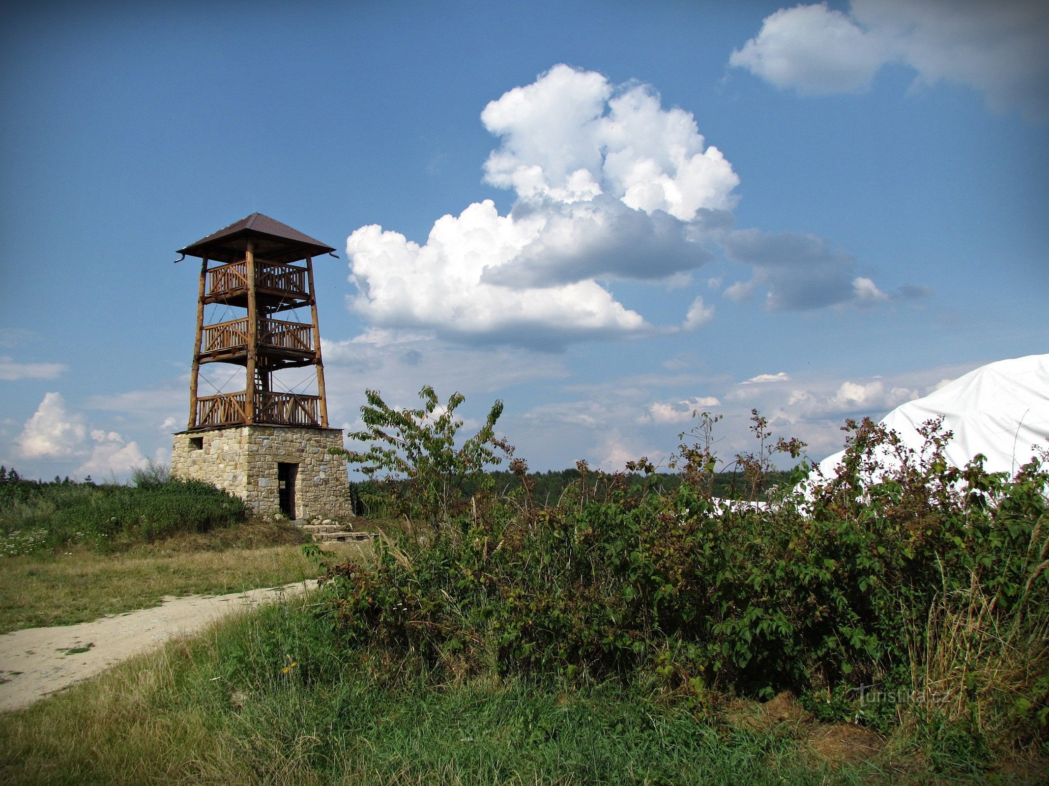 Hostišová - näkötornin ja pubin alue