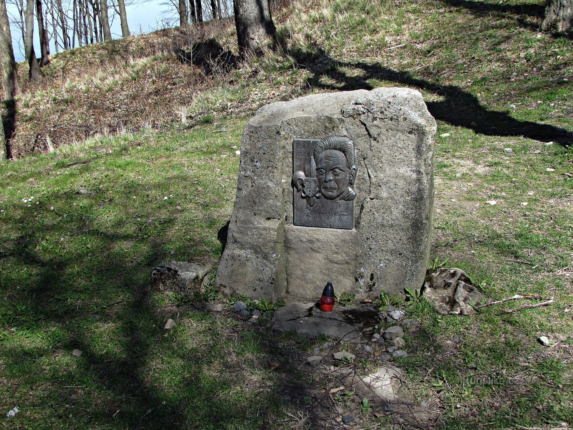 Hostýn - pomník RNDr.Rudolfa Plajnera