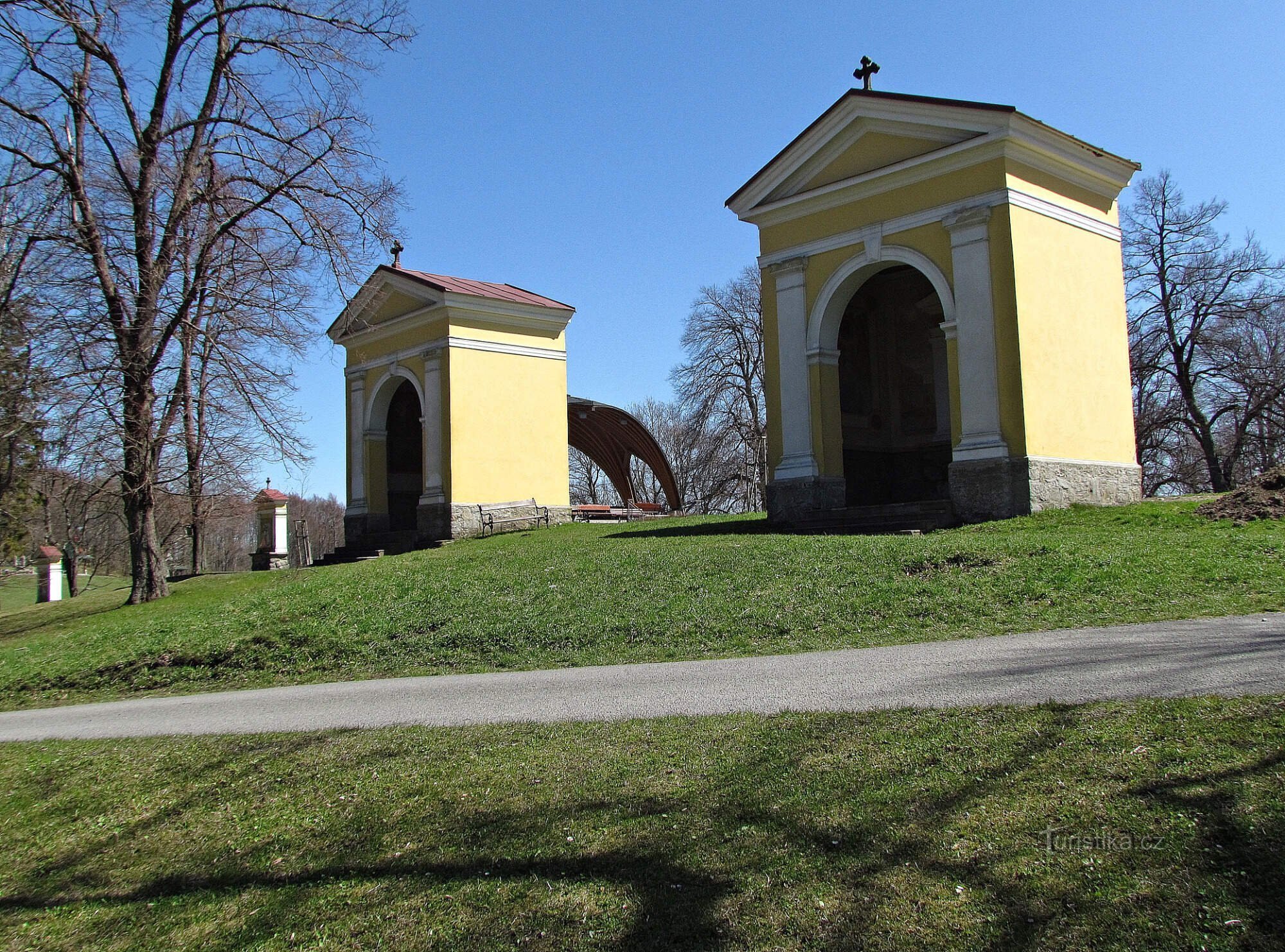 Gasthaus Klassizistische Kreuzwegstationen