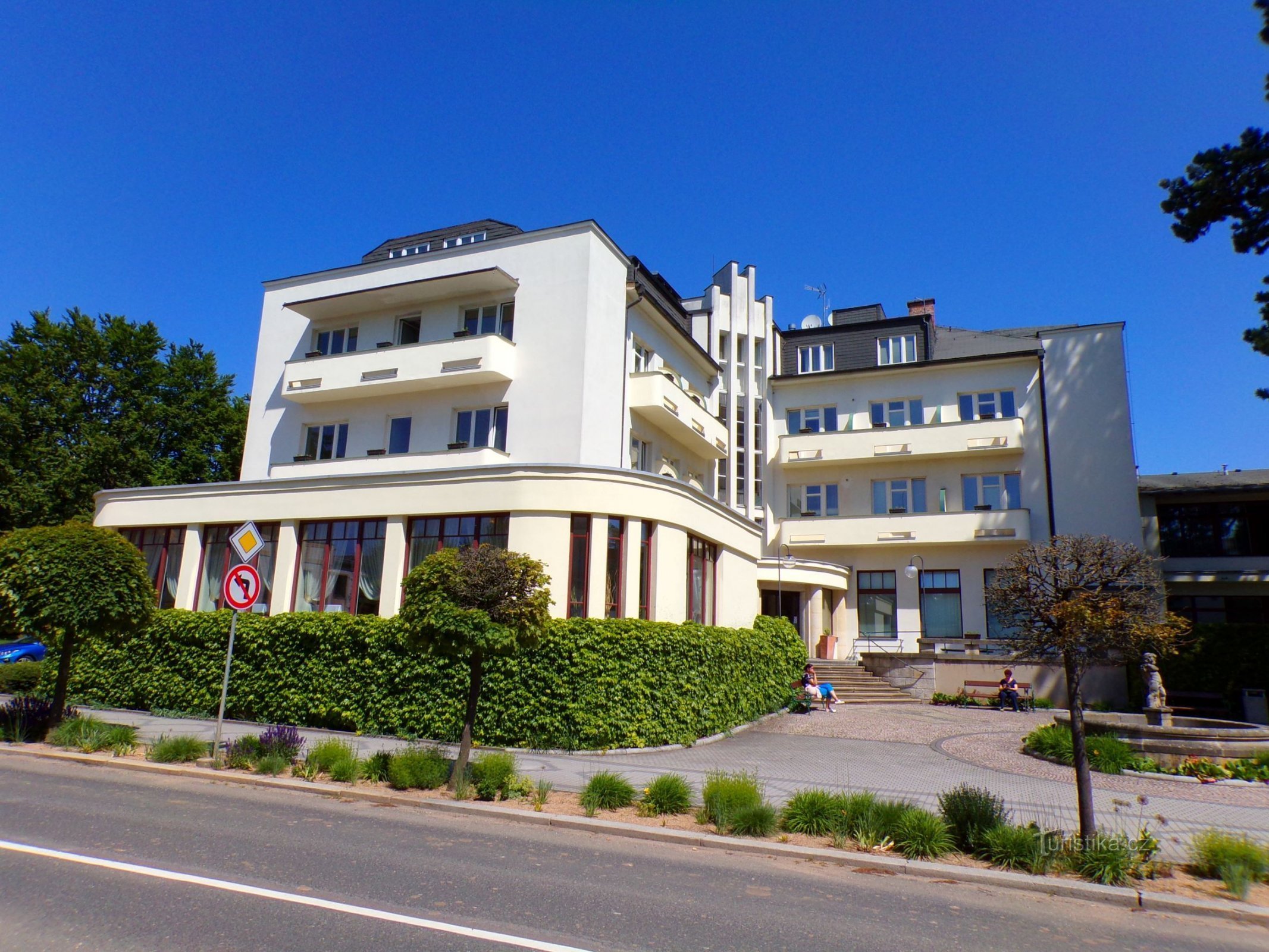 Hotel Grand (Lázně Bělohrad, 31.5.2022)