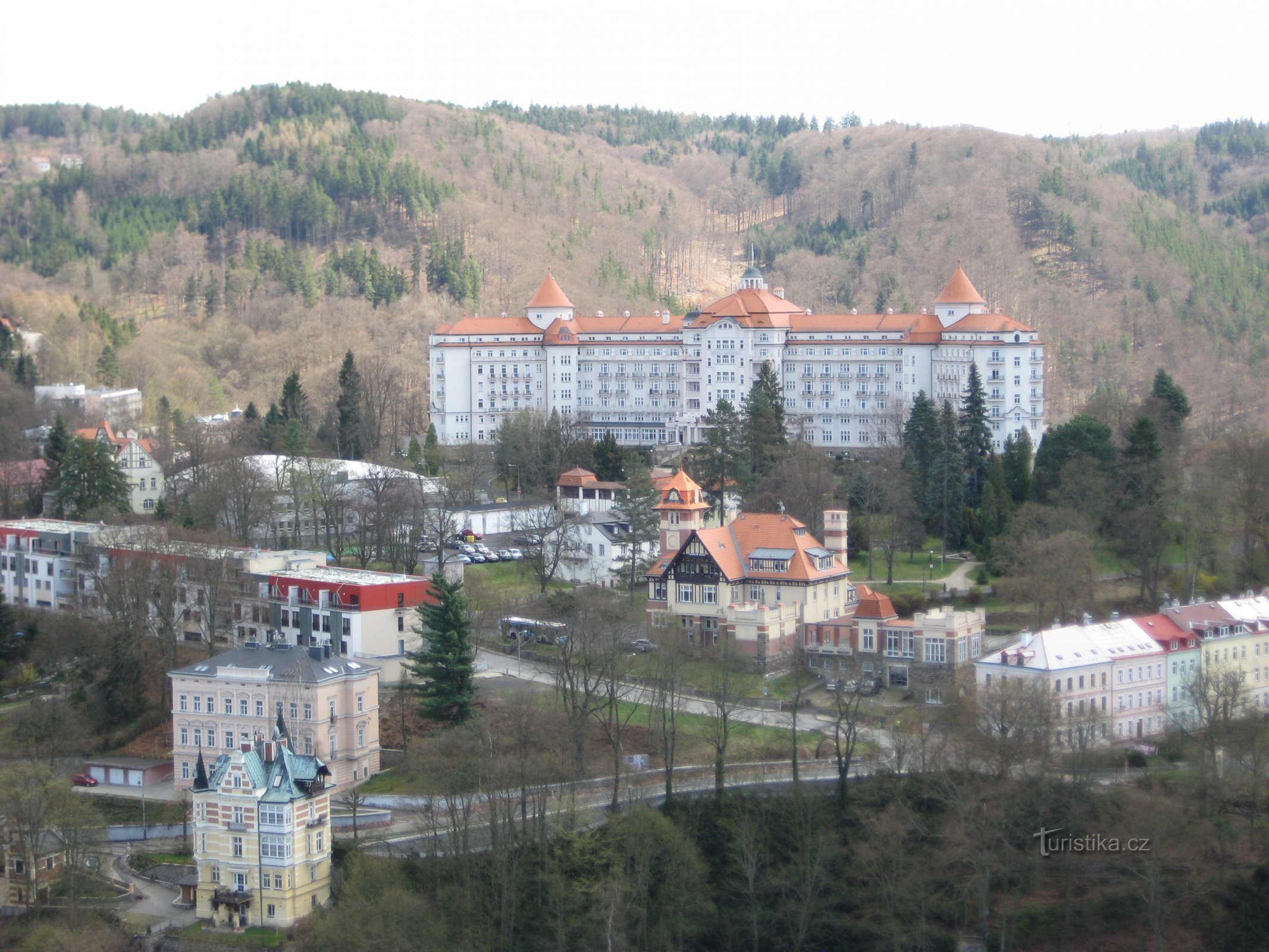 το Imperial Hotel και η πάνω στάση